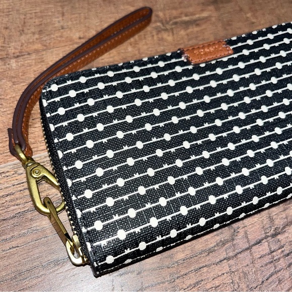 Fossil RFID Wristlet 👛 Like New! - Picture 3 of 14
